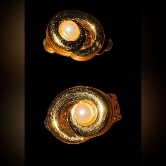 Nina Ricci Chic Gold Swirl Clip-On Earrings GUC - Picture 1 of 4